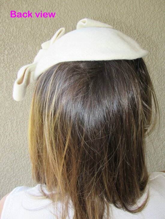 Saks Fifth Avenue VTG hat, Cream color, 2 fabulous flat 6x4\